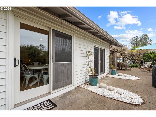 4711 FALLS VIEW Ave, West Linn, OR 97068