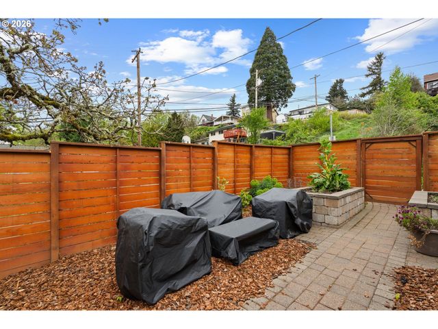 4711 FALLS VIEW Ave, West Linn, OR 97068