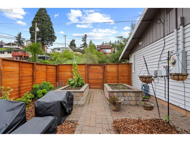 4711 FALLS VIEW Ave, West Linn, OR 97068