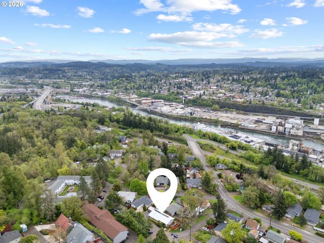 4711 FALLS VIEW Ave, West Linn, OR 97068