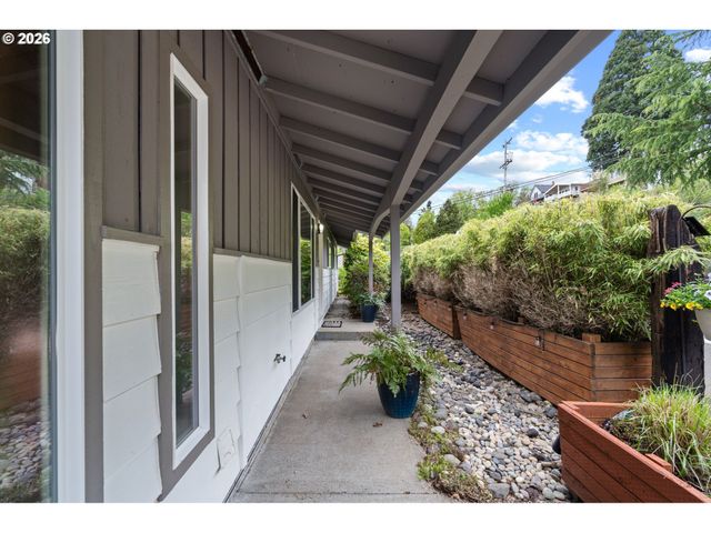 4711 FALLS VIEW Ave, West Linn, OR 97068