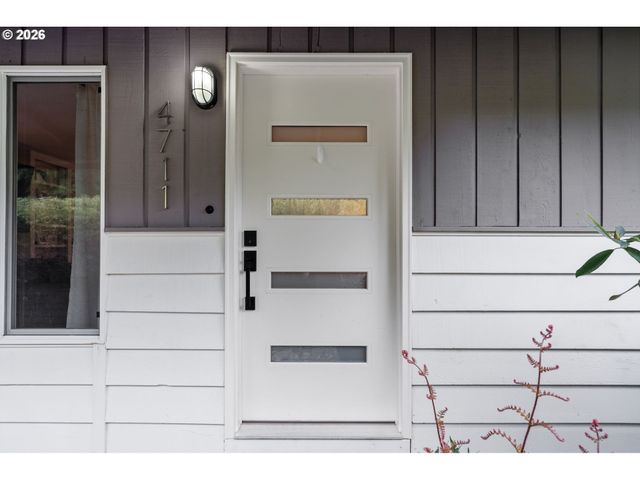 4711 FALLS VIEW Ave, West Linn, OR 97068