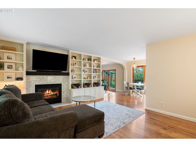 4711 FALLS VIEW Ave, West Linn, OR 97068