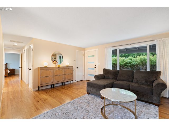 4711 FALLS VIEW Ave, West Linn, OR 97068