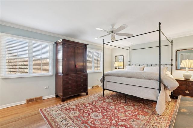 454 W Sheridan Place, Lake Bluff, IL 60044