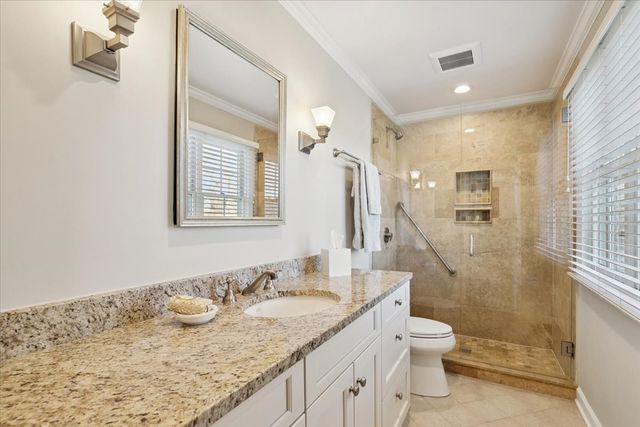 454 W Sheridan Place, Lake Bluff, IL 60044