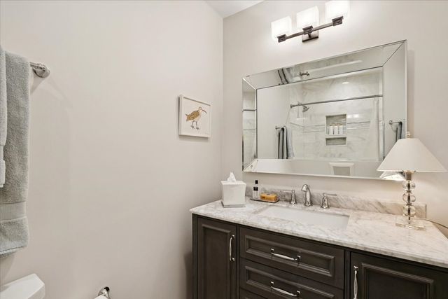 454 W Sheridan Place, Lake Bluff, IL 60044