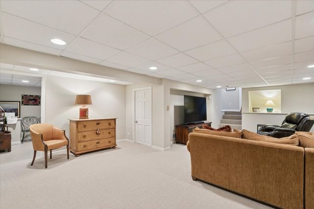 454 W Sheridan Place, Lake Bluff, IL 60044