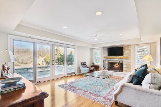 454 W Sheridan Place, Lake Bluff, IL 60044