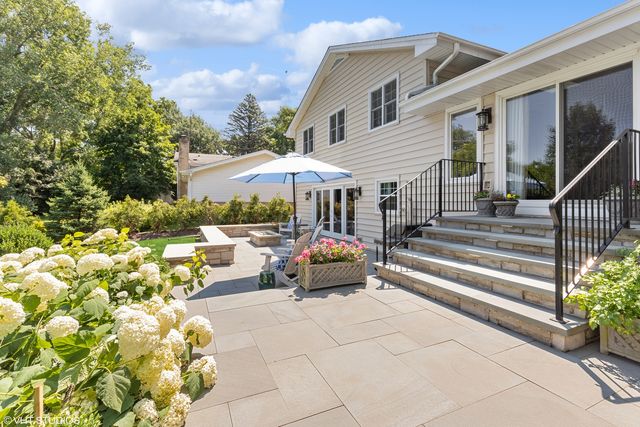 454 W Sheridan Place, Lake Bluff, IL 60044