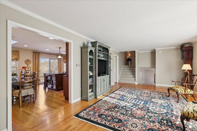 454 W Sheridan Place, Lake Bluff, IL 60044