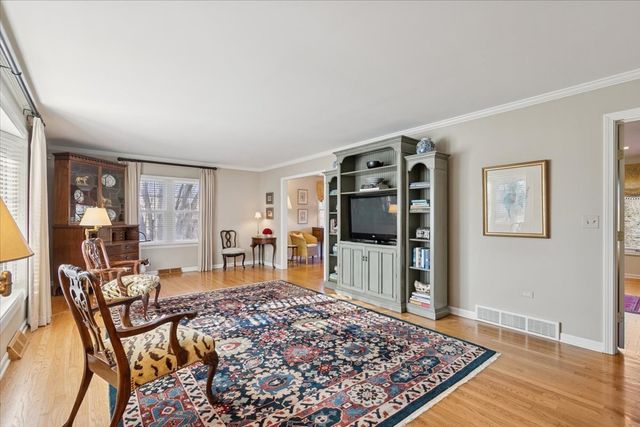 454 W Sheridan Place, Lake Bluff, IL 60044