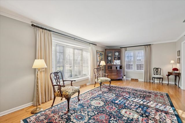 454 W Sheridan Place, Lake Bluff, IL 60044