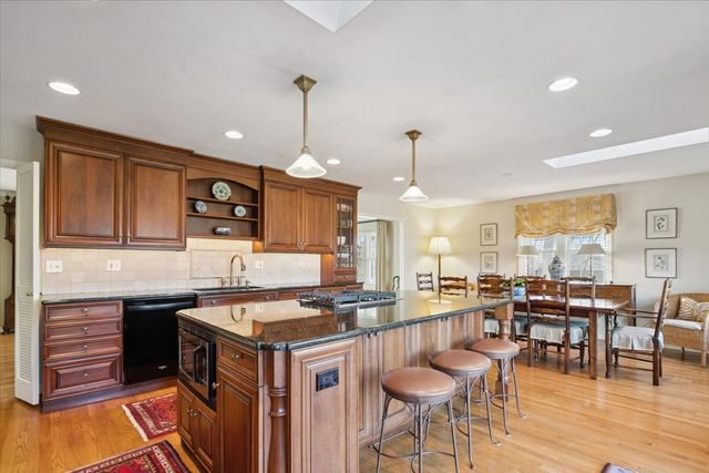 454 W Sheridan Place, Lake Bluff, IL 60044