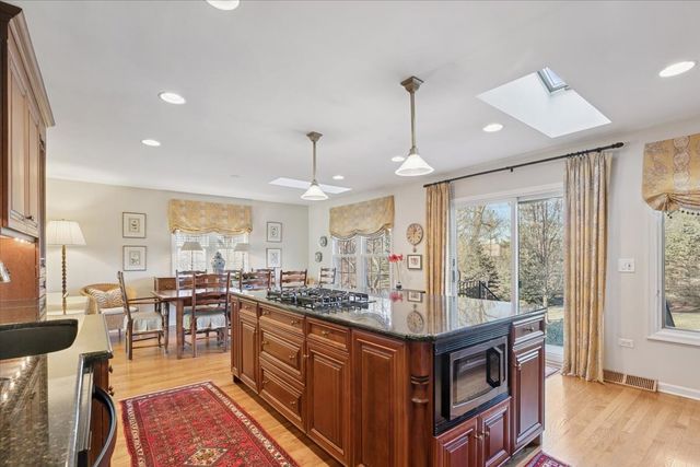 454 W Sheridan Place, Lake Bluff, IL 60044