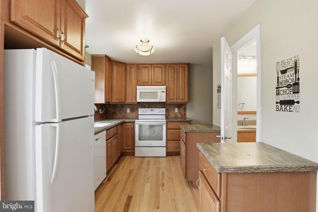 22 PENNWICK DR, Lititz, PA 17543