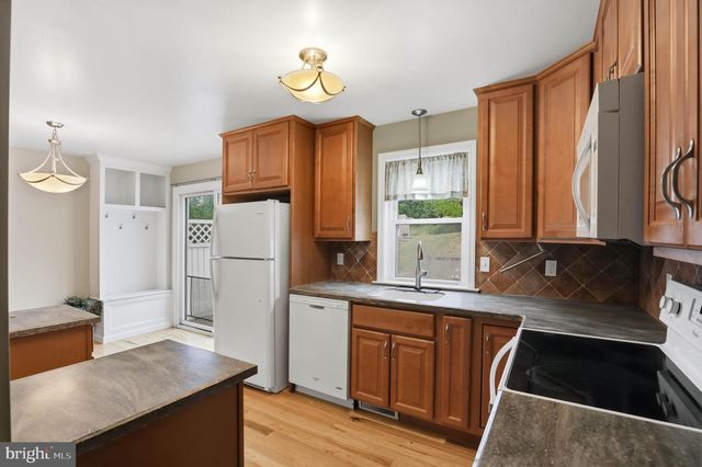 22 PENNWICK DR, Lititz, PA 17543