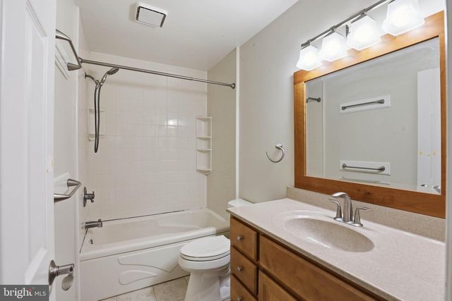 22 PENNWICK DR, Lititz, PA 17543