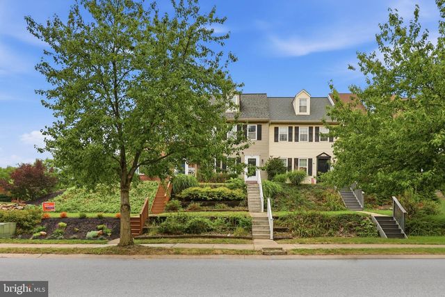 22 PENNWICK DR, Lititz, PA 17543