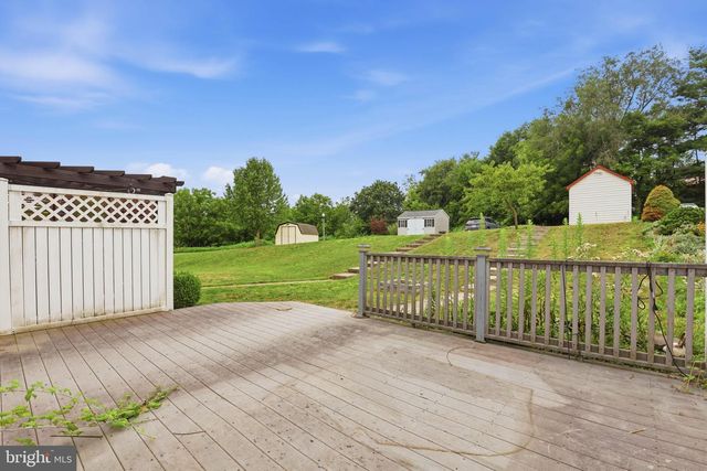 22 PENNWICK DR, Lititz, PA 17543