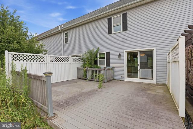 22 PENNWICK DR, Lititz, PA 17543