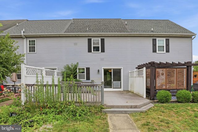 22 PENNWICK DR, Lititz, PA 17543