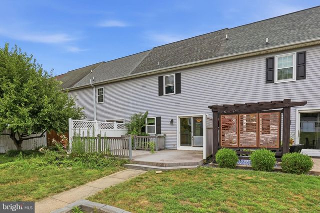 22 PENNWICK DR, Lititz, PA 17543