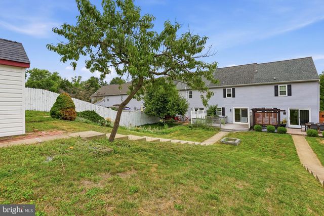 22 PENNWICK DR, Lititz, PA 17543