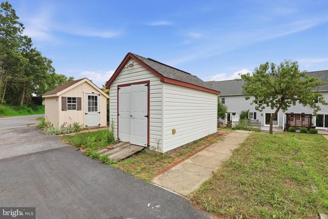 22 PENNWICK DR, Lititz, PA 17543