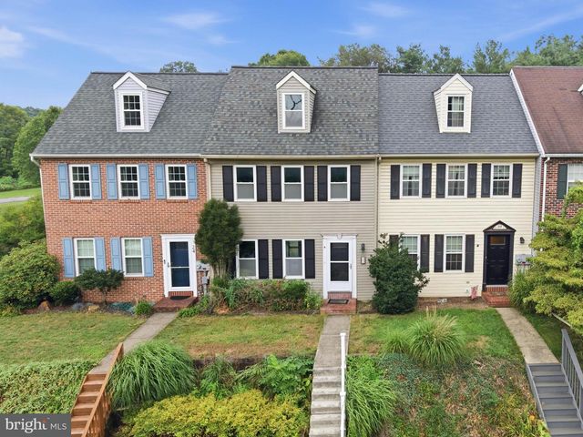22 PENNWICK DR, Lititz, PA 17543