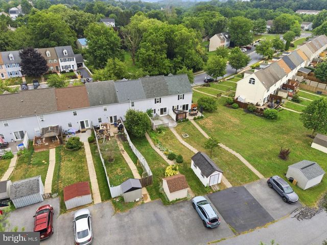 22 PENNWICK DR, Lititz, PA 17543