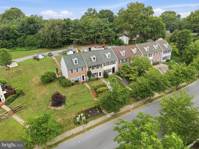 22 PENNWICK DR, Lititz, PA 17543