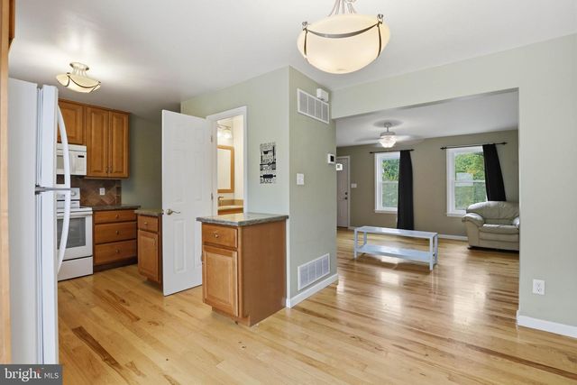 22 PENNWICK DR, Lititz, PA 17543