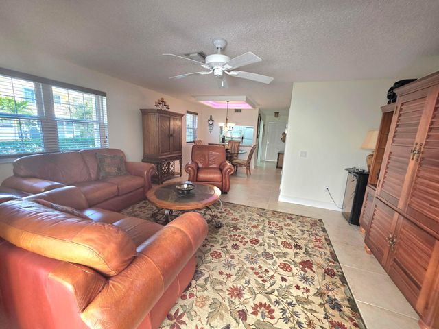 311 Waterside Drive 9c, Hypoluxo, FL 33462