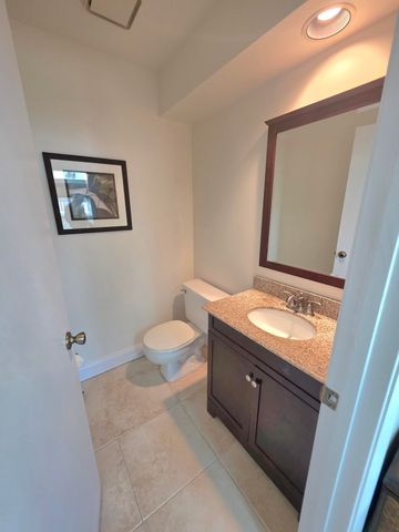 311 Waterside Drive 9c, Hypoluxo, FL 33462