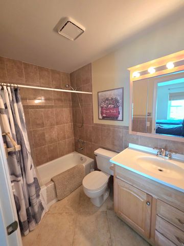 311 Waterside Drive 9c, Hypoluxo, FL 33462