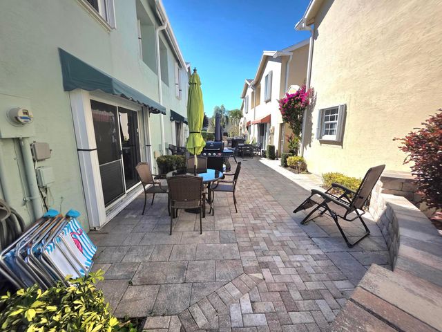 311 Waterside Drive 9c, Hypoluxo, FL 33462