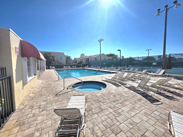 311 Waterside Drive 9c, Hypoluxo, FL 33462
