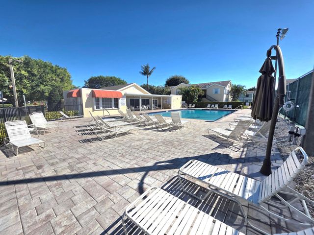 311 Waterside Drive 9c, Hypoluxo, FL 33462