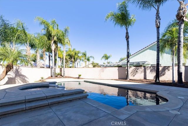 2812 Via Mazatlan, Corona, CA 92882