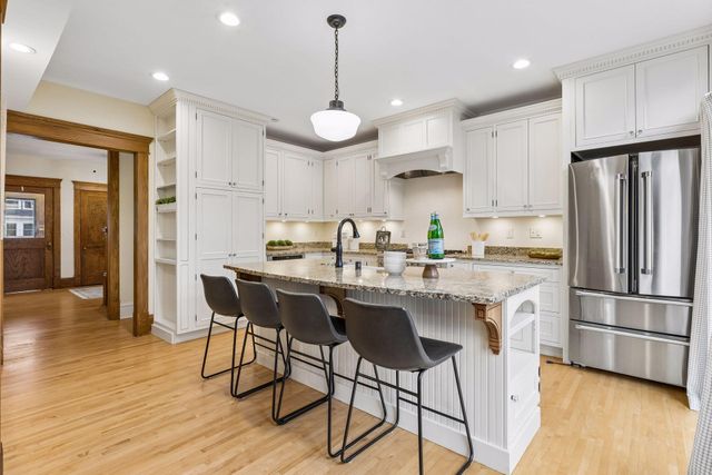 2027 Emerson Avenue S, Minneapolis, MN 55405