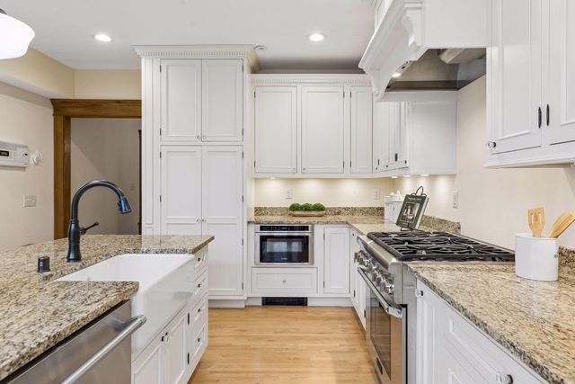 2027 Emerson Avenue S, Minneapolis, MN 55405