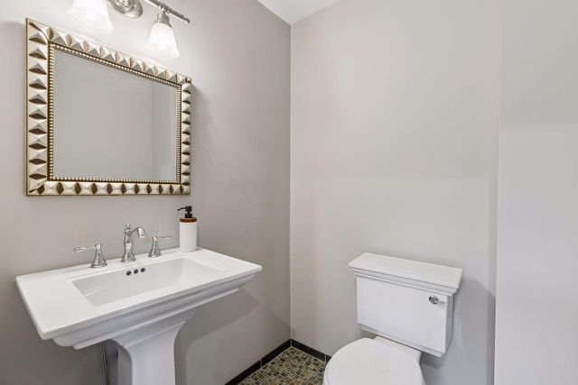 2027 Emerson Avenue S, Minneapolis, MN 55405