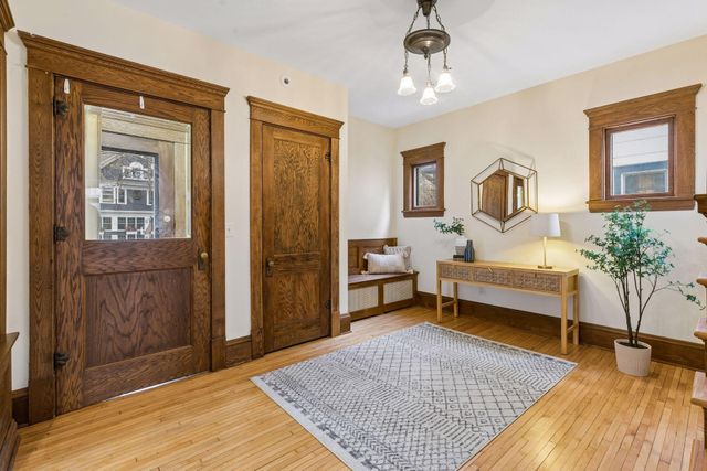 2027 Emerson Avenue S, Minneapolis, MN 55405