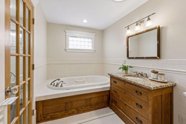 2027 Emerson Avenue S, Minneapolis, MN 55405