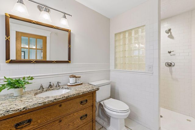 2027 Emerson Avenue S, Minneapolis, MN 55405