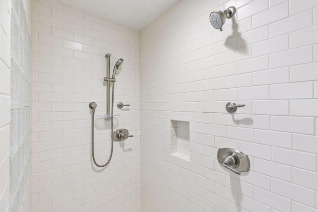 2027 Emerson Avenue S, Minneapolis, MN 55405