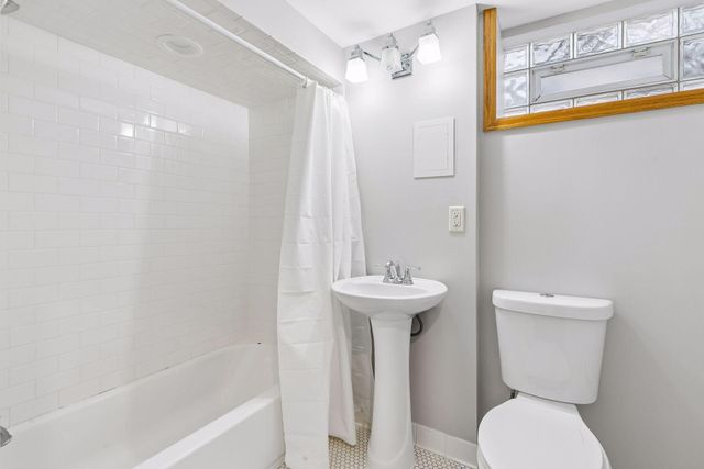 2027 Emerson Avenue S, Minneapolis, MN 55405