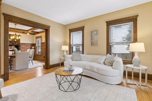 2027 Emerson Avenue S, Minneapolis, MN 55405