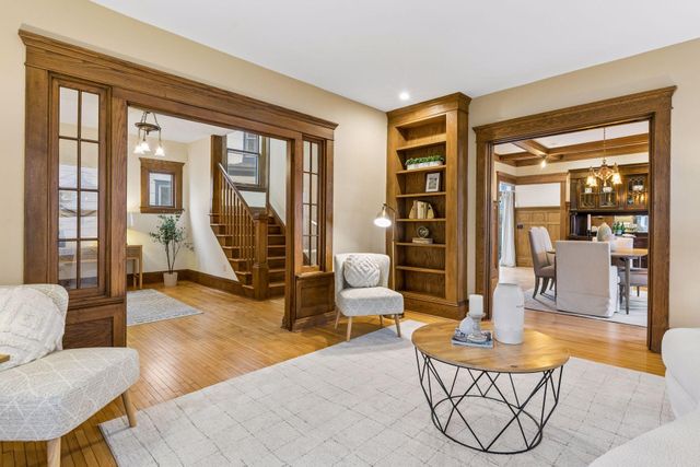 2027 Emerson Avenue S, Minneapolis, MN 55405